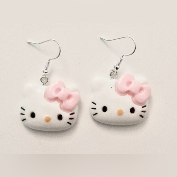 Hello Kitty - Resin Earrings Set Hello Kitty with Pink Bow 1 inch X 1 inch - Picture 1 of 2